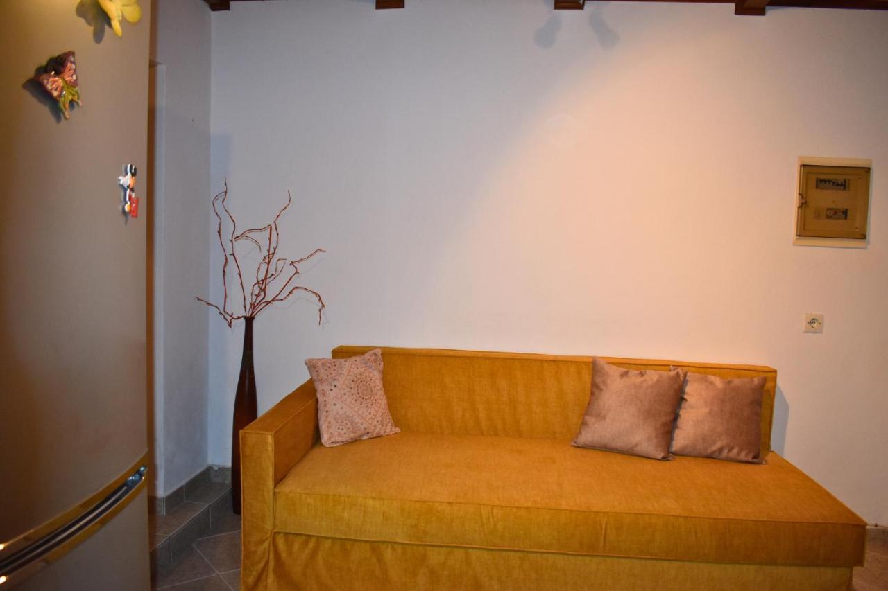 Lila'S Guest House Mikros Prinos エクステリア 写真
